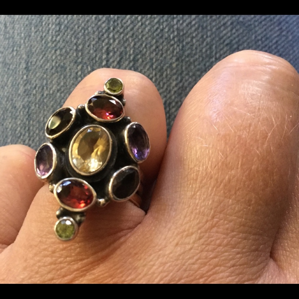 Multistone sterling ring